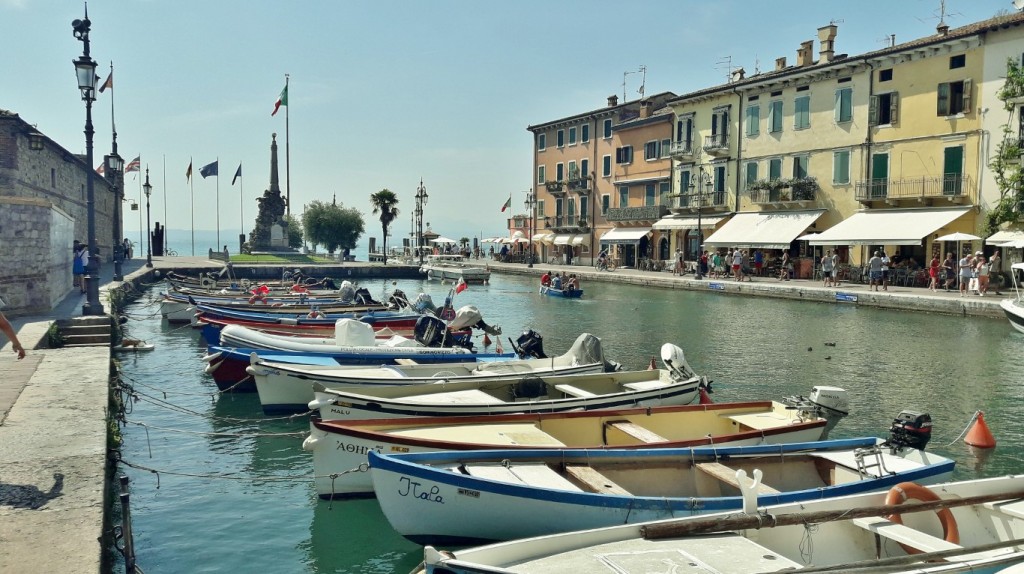 Foto: Centro histórico - Lazise (Veneto), Italia