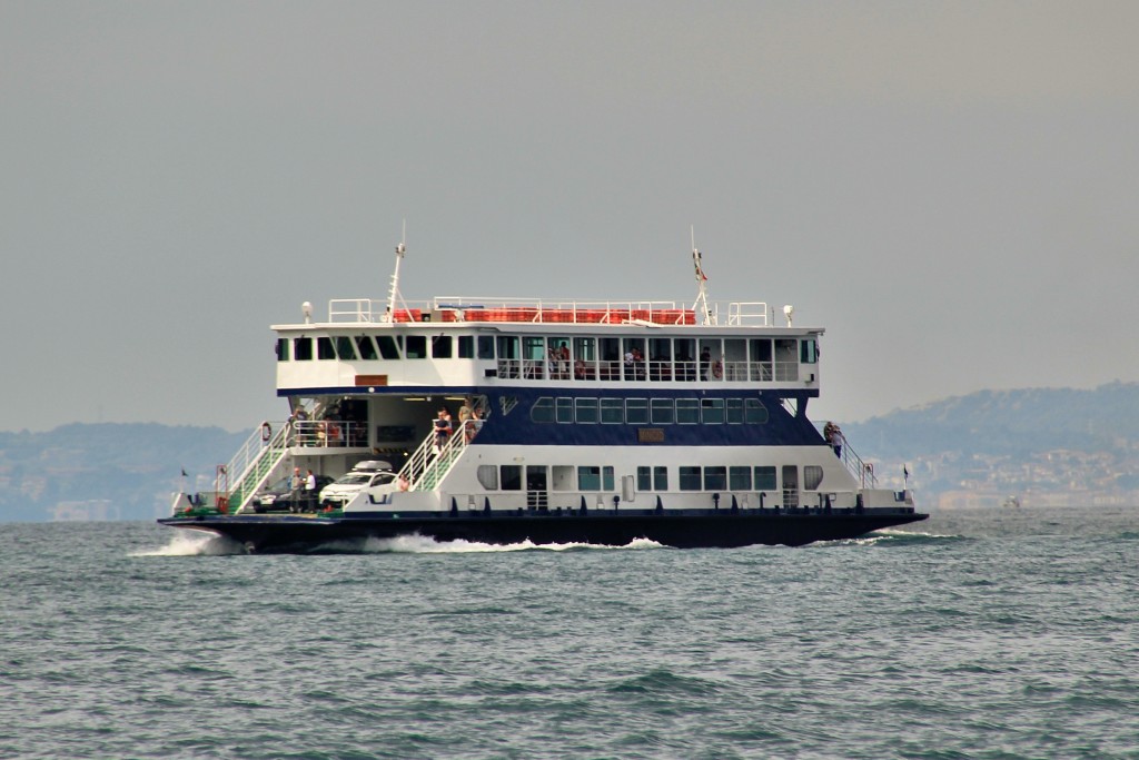 Foto: Transbordador - Torri del Benaco (Veneto), Italia