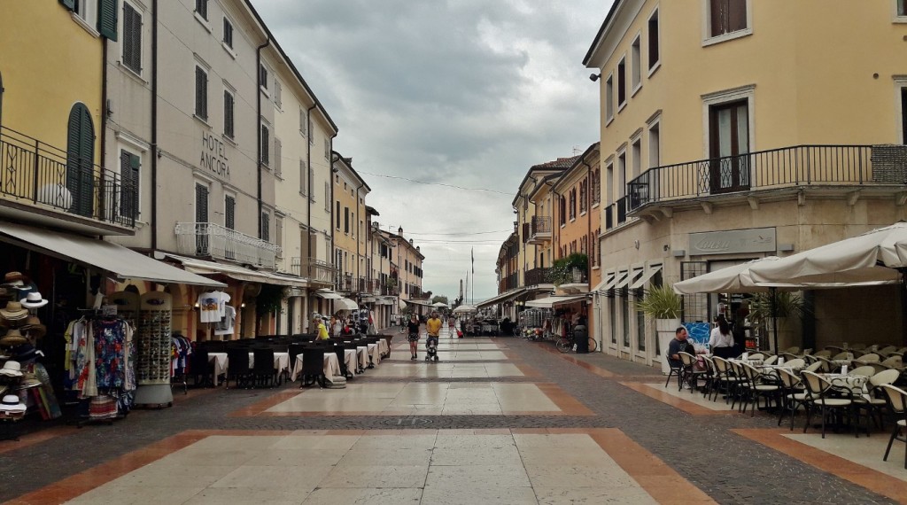 Foto: Centro histórico - Bardolino (Veneto), Italia