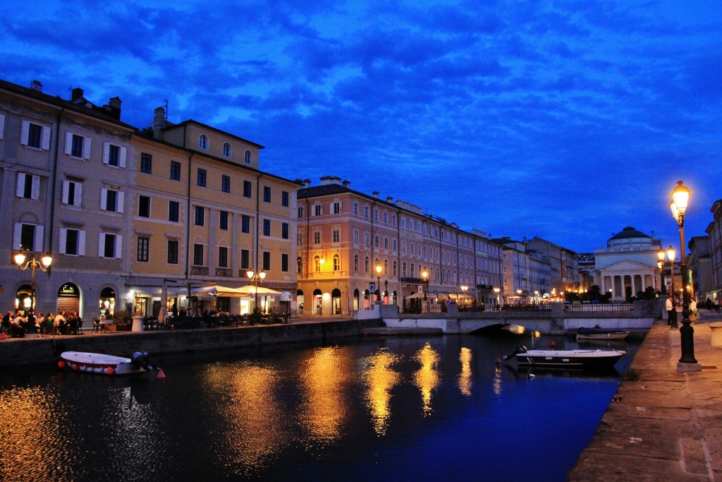 Foto: Vista nocturna - Trieste (Friuli Venezia Giulia), Italia