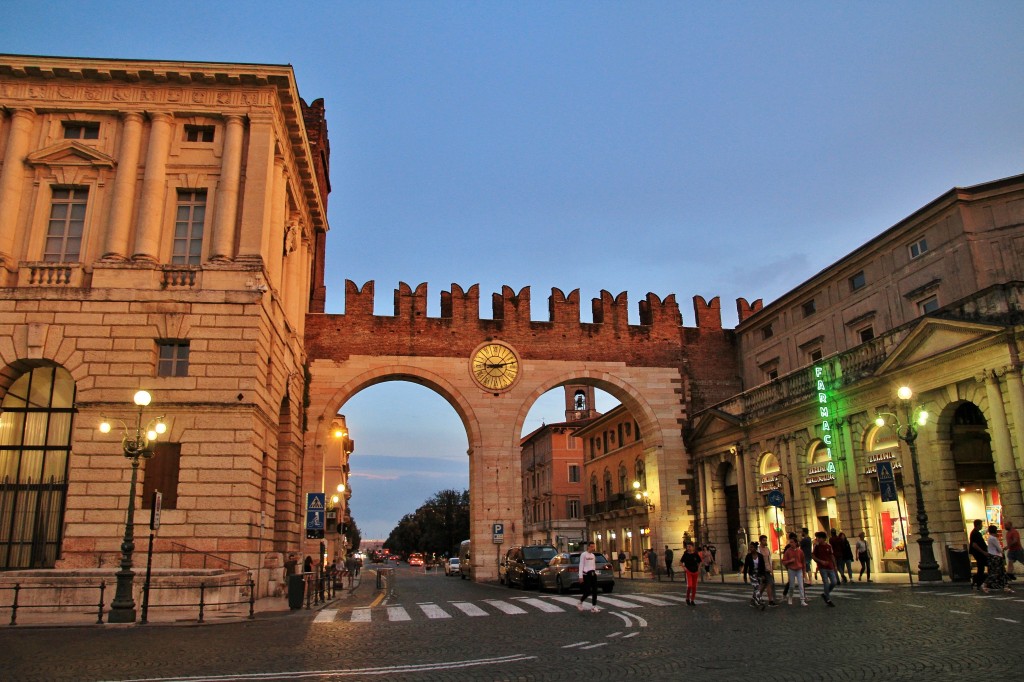 Foto: Anochecer - Verona (Veneto), Italia
