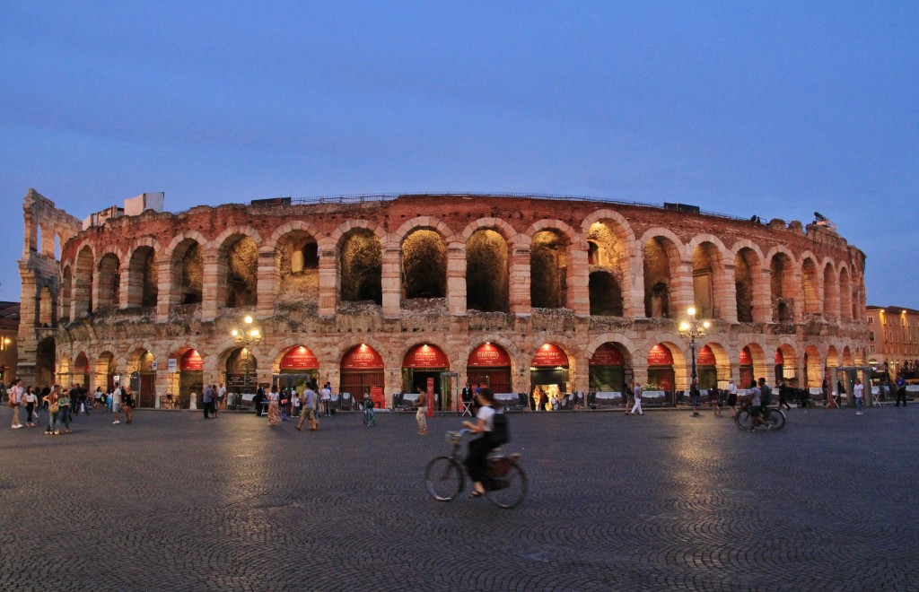 Foto: Anochecer - Verona (Veneto), Italia