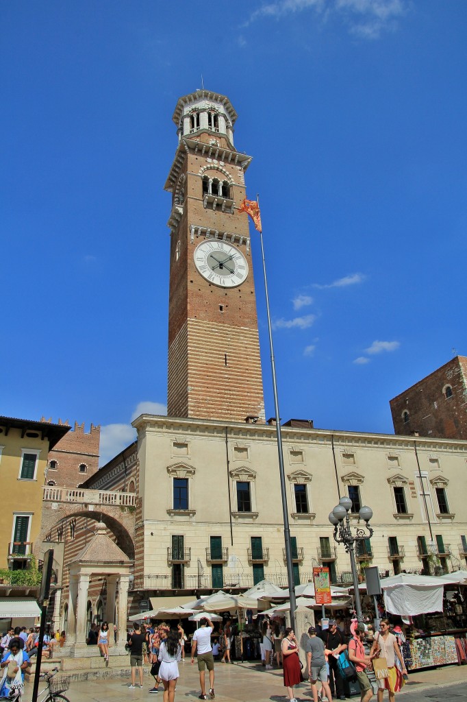 Foto: Plaza de la Erbe - Verona (Veneto), Italia