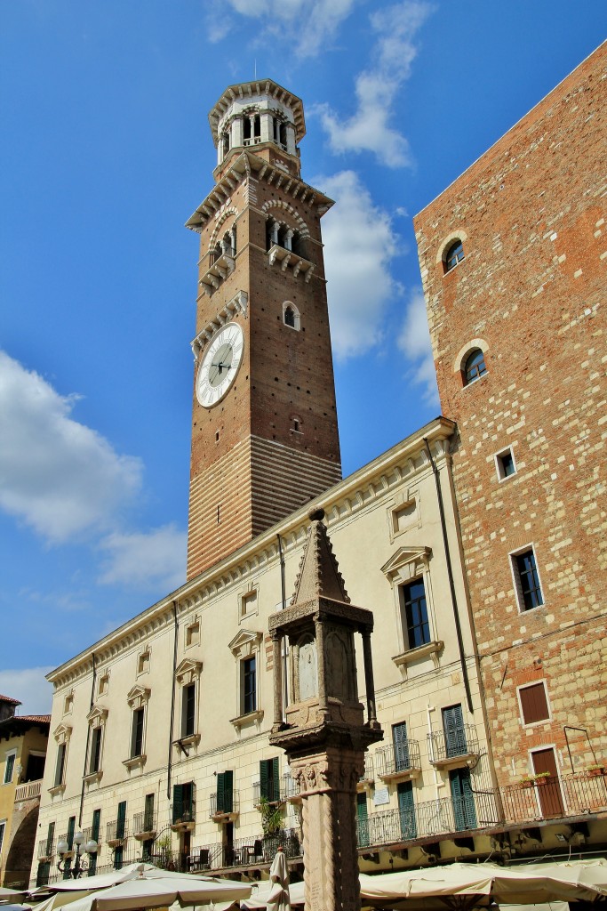 Foto: Plaza de la Erbe - Verona (Veneto), Italia