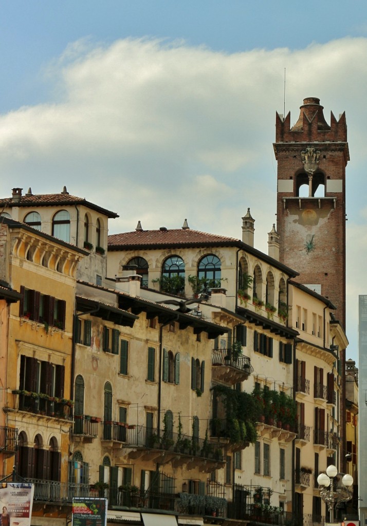 Foto: Plaza de la Erbe - Verona (Veneto), Italia