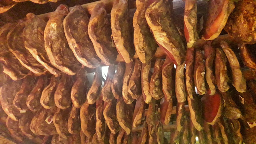 Foto: Tienda de embutidos - Brunico - Bruneck (Trentino-Alto Adige), Italia