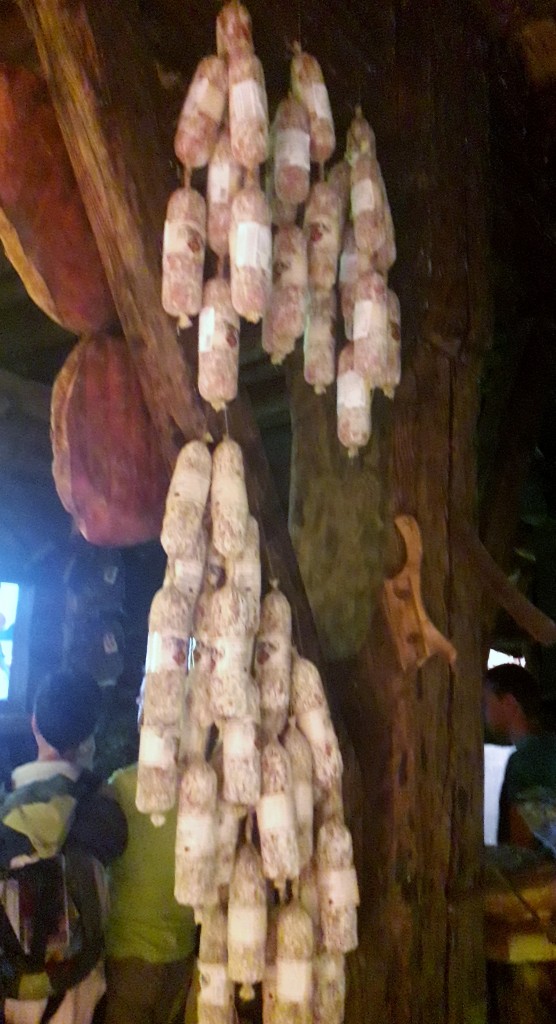 Foto: Tienda de embutidos - Brunico - Bruneck (Trentino-Alto Adige), Italia