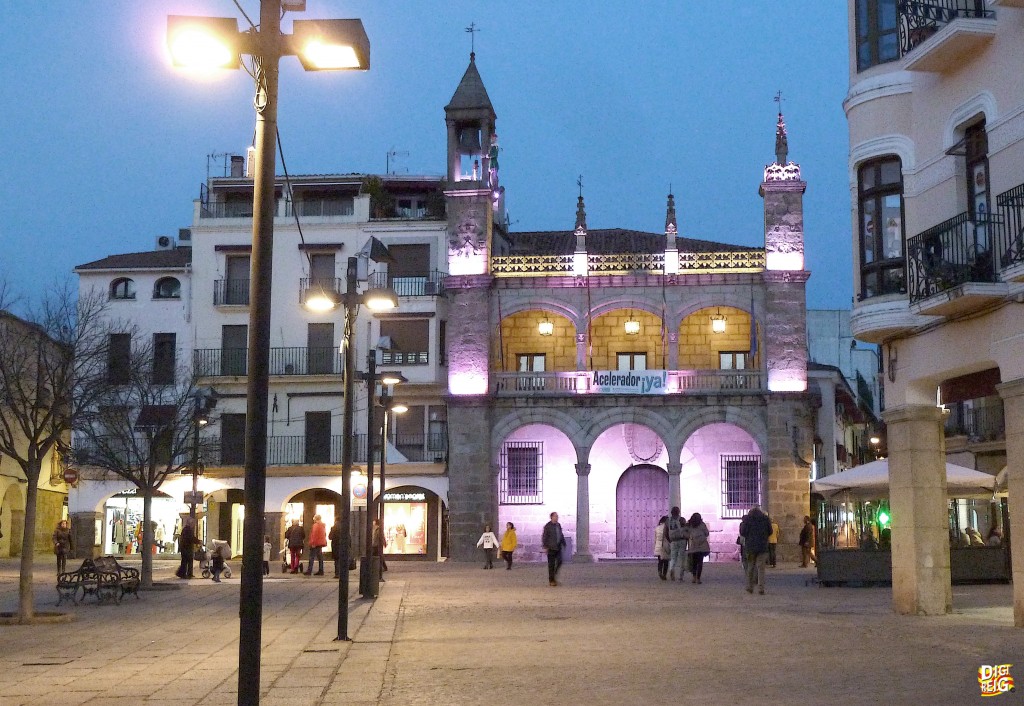 Foto: Ayuntamiento en la PLaza Mayor - Plasencia (Cáceres), España