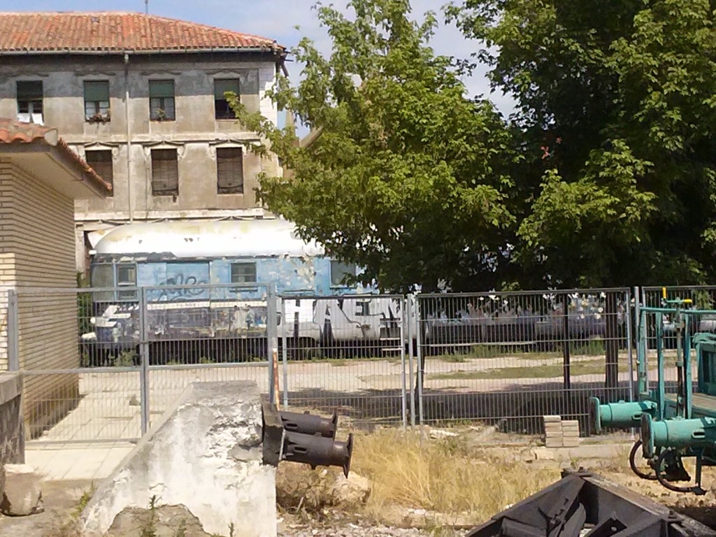 Foto: Tren TER antes de su restauración - Calatayud (Zaragoza), España