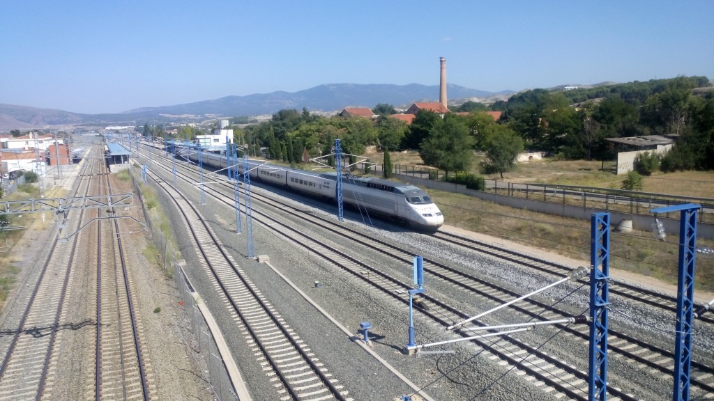 Foto: Tren de alta velocidad - Calatayud (Zaragoza), España