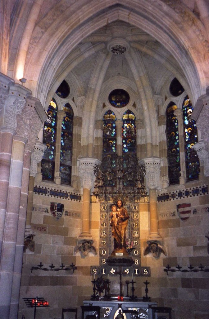 Foto: La Sagrada Familia en 2005 Cripta - Barcelona (Zaragoza), España