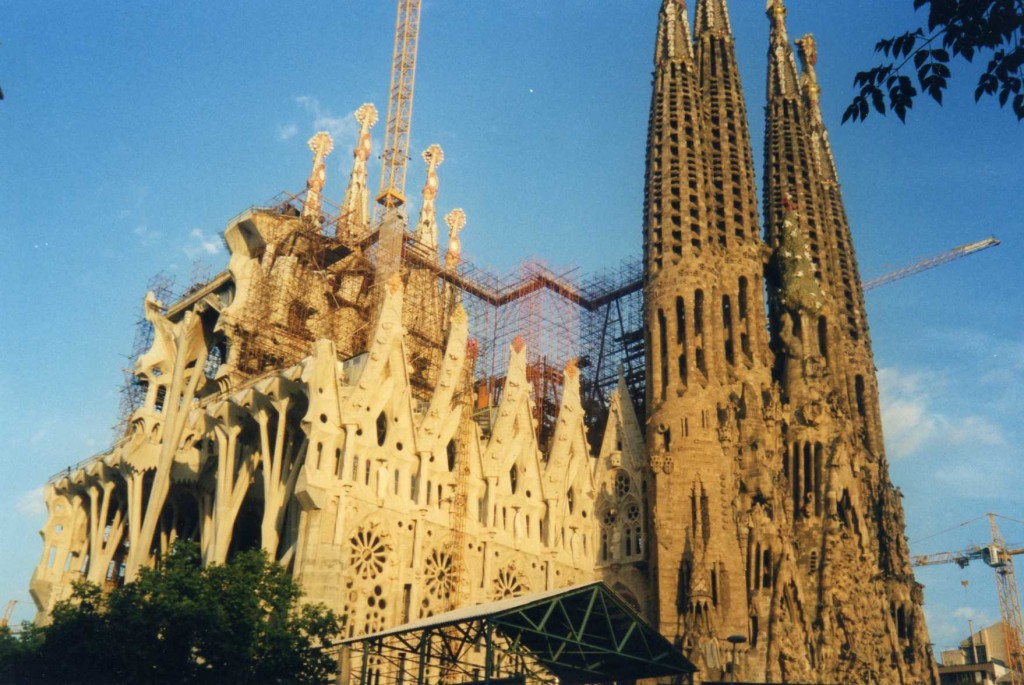 Foto: La Sagrada Familia en 2005 - Barcelona (Zaragoza), España