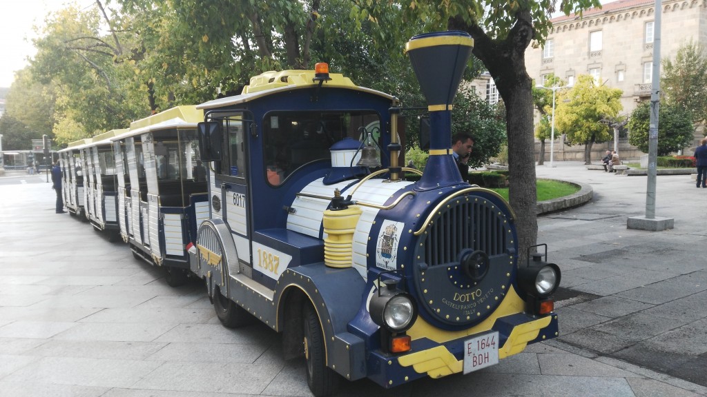 Foto: Tren turístico - Ourense (Galicia), España