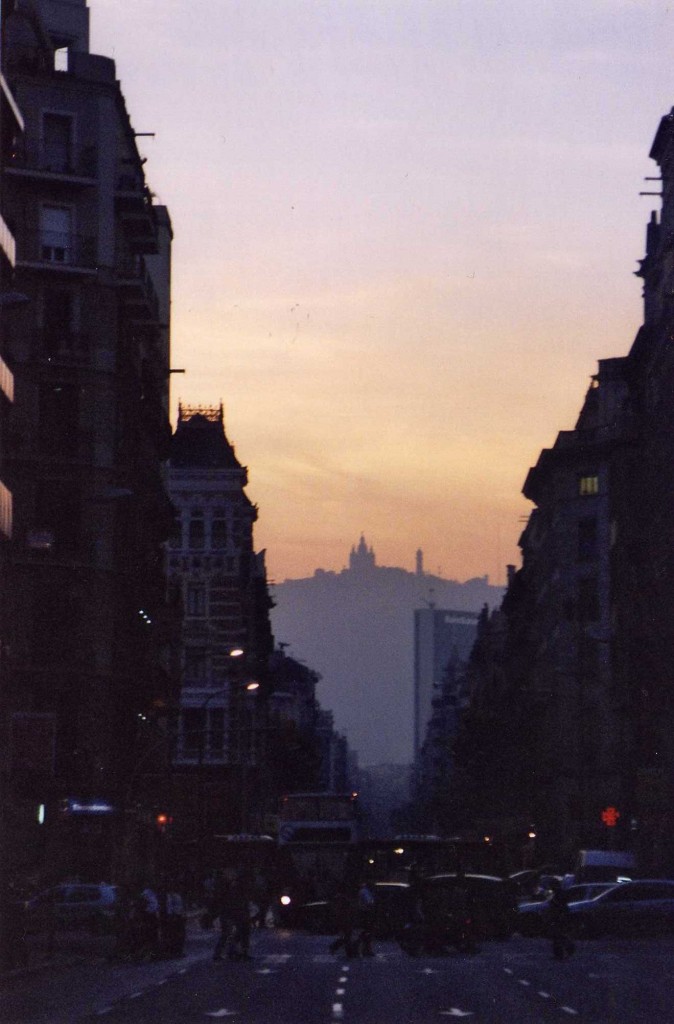 Foto: Al fondo el tibidabo - Barcelona (Cataluña), España