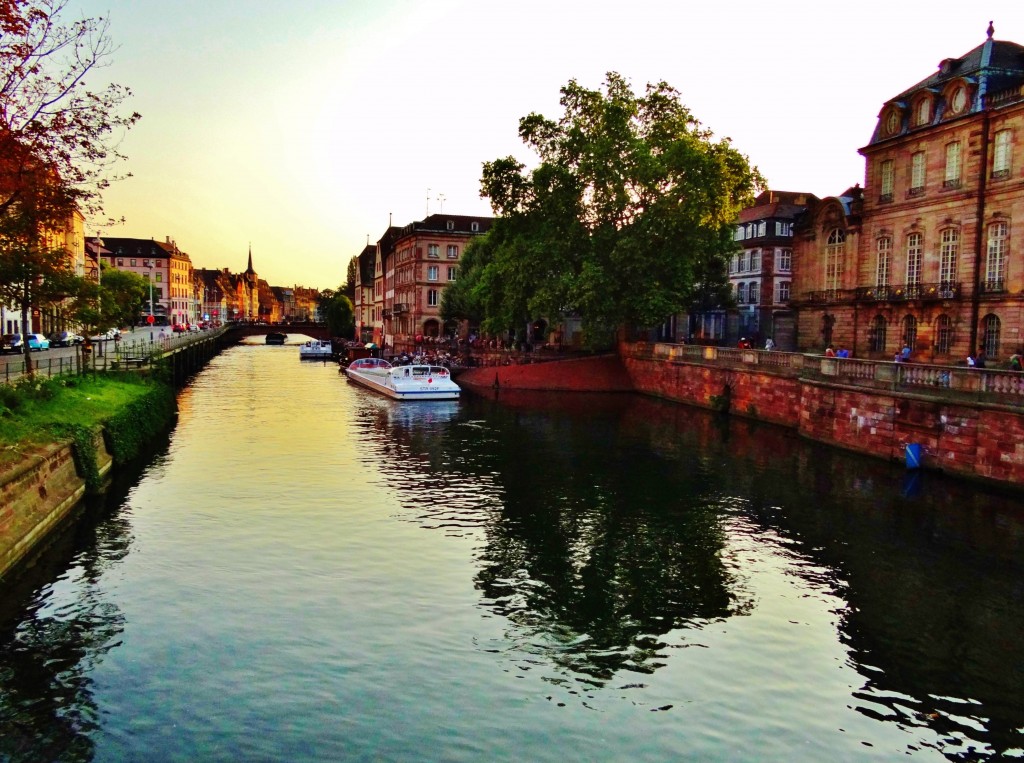 Foto: Terrasse Rohan et Quai des Bateliers - Strasbourg (Alsace), Francia