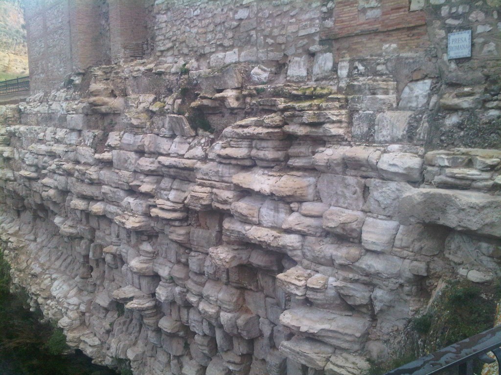 Foto: Presa romana y santuario - Muel (Zaragoza), España