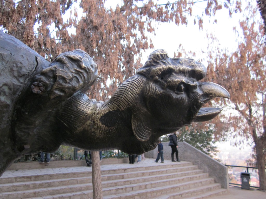 Foto: Estatua de un cóndor en el zoo - Santiago (Región Metropolitana), Chile