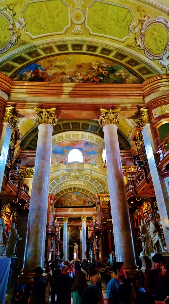 Foto: Prunksaal der Österreichischen Nationalbibliothek - Wien (Vienna), Austria