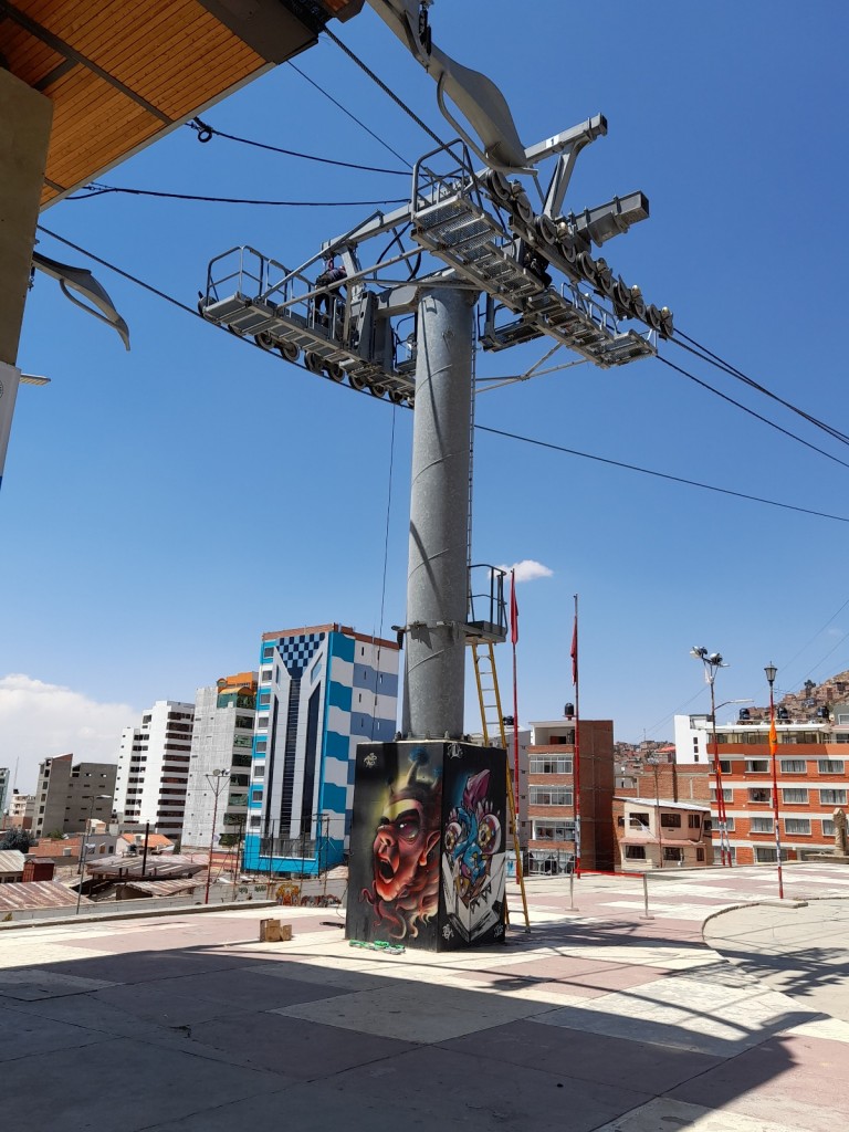 Foto: Mantenimiento del teleférico - Ciudad de Oruro (Oruro), Bolivia