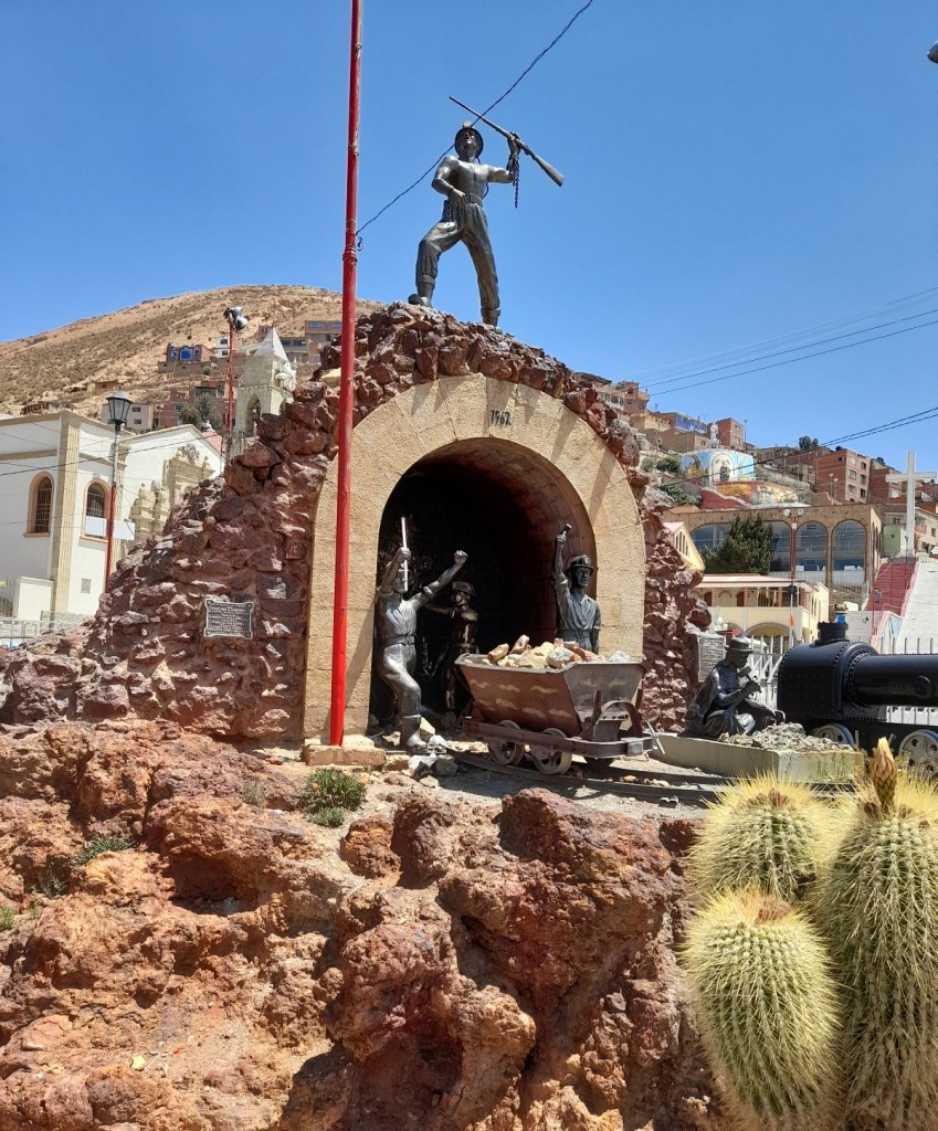 Foto: Monumento al minero - Ciudad de Oruro (Oruro), Bolivia