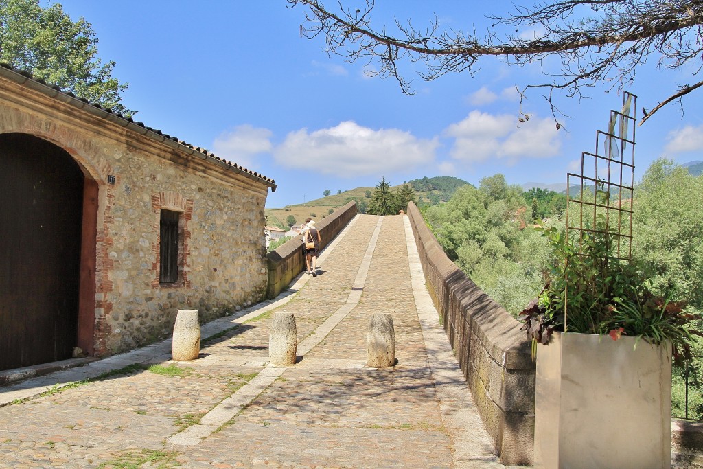 Foto: Puente medieval - Sant Joan de les Abadesses (Girona), España