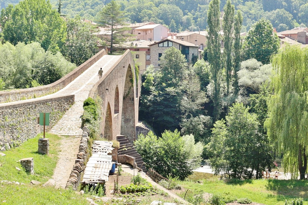 Foto: Puente medieval - Sant Joan de les Abadesses (Girona), España