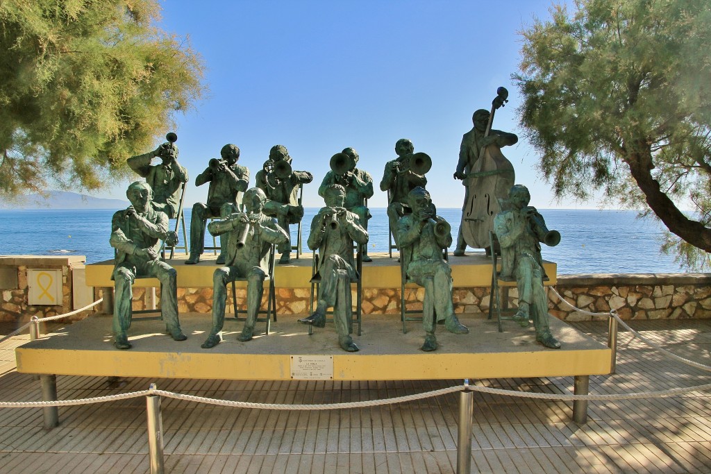 Foto: Monumento a la sardana - L´Escala (Girona), España