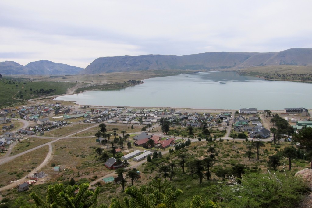 Foto: Caviahue y su lago. - Caviahue (Neuquén), Argentina