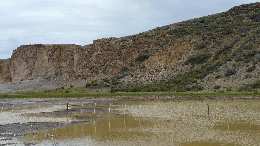 Foto: Camino desde Perito Moreno hacia la Cueva de las Manos - Perito Moreno (Santa Cruz), Argentina