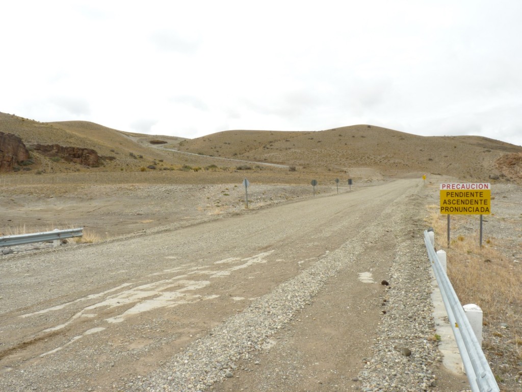 Foto: Camino desde Perito Moreno hacia la Cueva de las Manos - Perito Moreno (Santa Cruz), Argentina