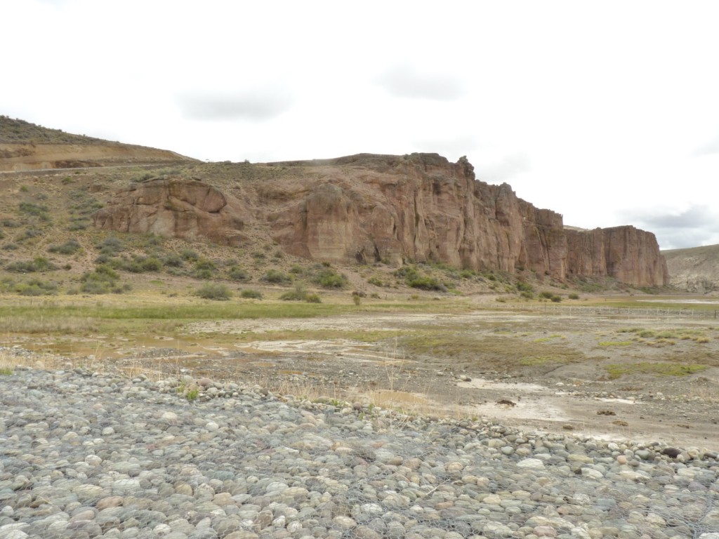 Foto: Camino desde Perito Moreno hacia la Cueva de las Manos - Perito Moreno (Santa Cruz), Argentina