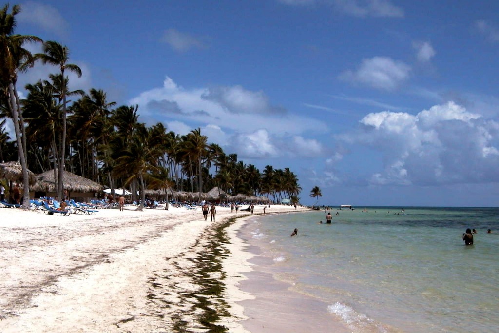 Foto: Arena blanca y aguas cristalinas - Punta Cana (La Altagracia), República Dominicana