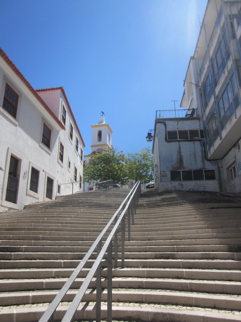 Foto: Una calle difícil de subir - Almada (Lisbon), Portugal