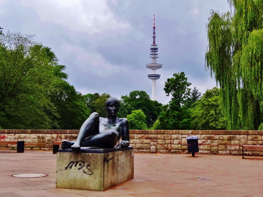 Foto: Die Liegende - Hamburg (Hamburg City), Alemania