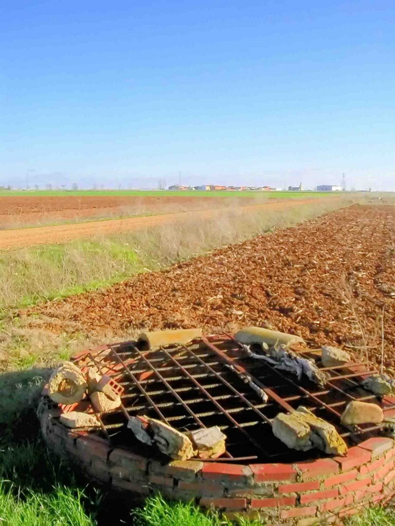 Foto: el pozo de la finca - Santa Cristina del Páramo (Castilla y León), España