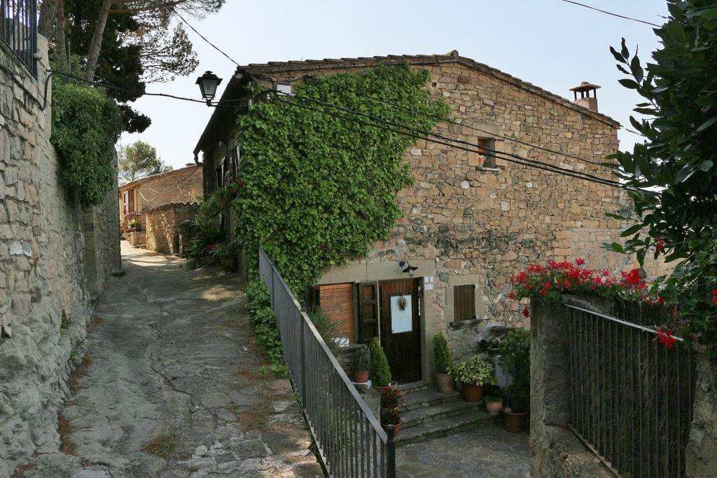 Foto: Pueblo medieval - Talamanca (Barcelona), España