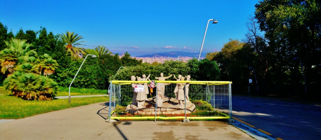 Foto: Monument a La Sardana - Barcelona (Cataluña), España