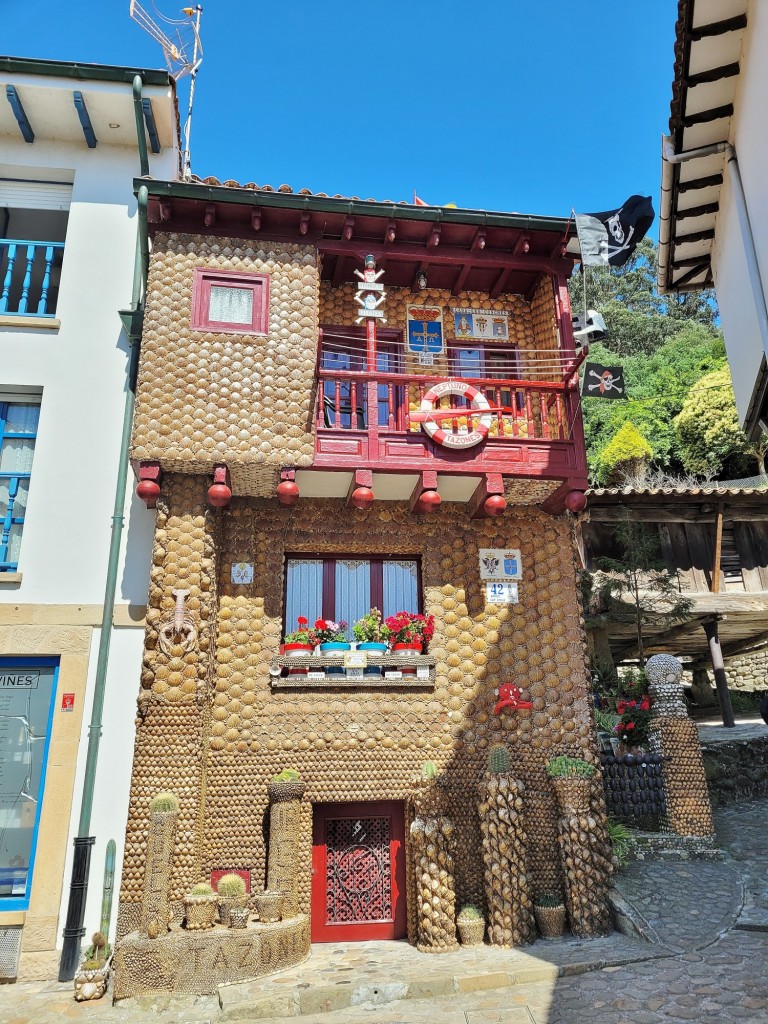 Foto: Centro histórico - Tazones (Asturias), España