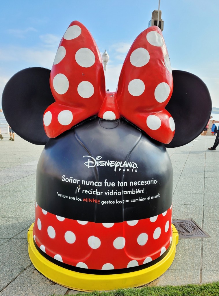 Foto: Contenedor de reciclaje - Gijón (Asturias), España