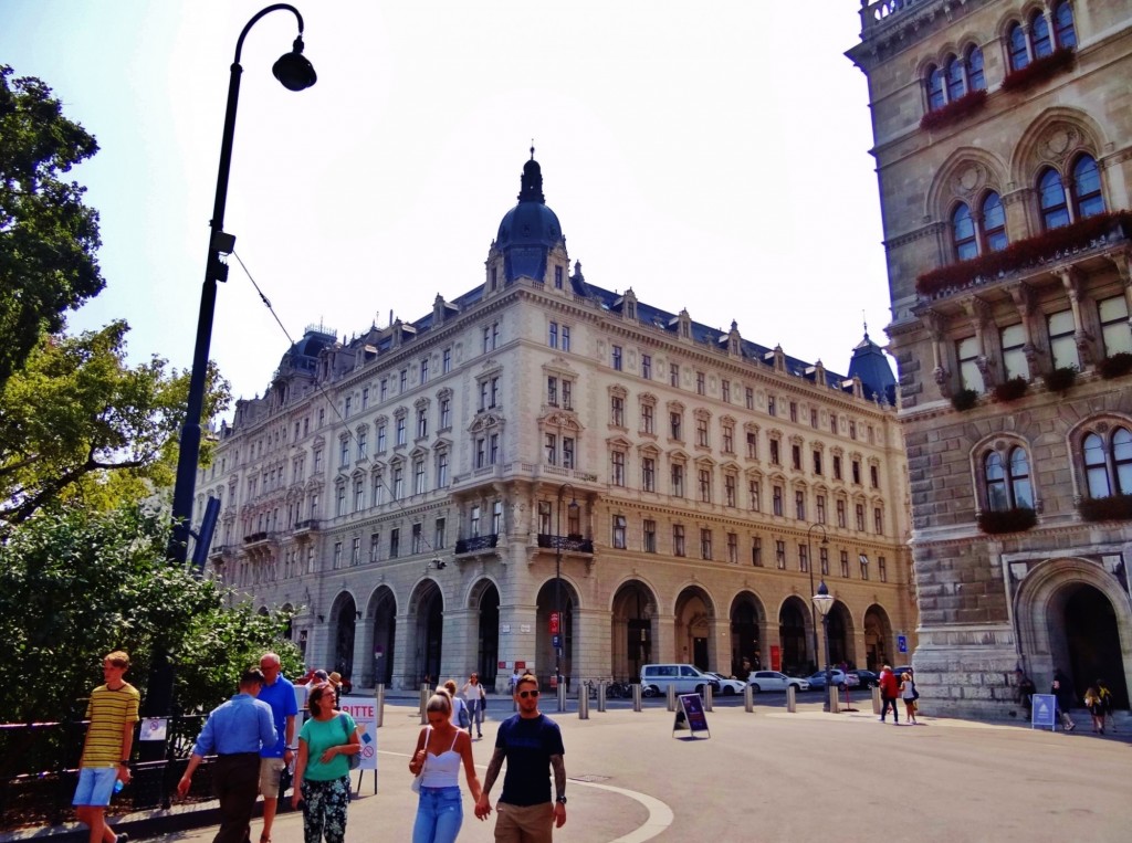 Foto: Lichtenfelsgasse - Rathausplatz - Wien (Vienna), Austria