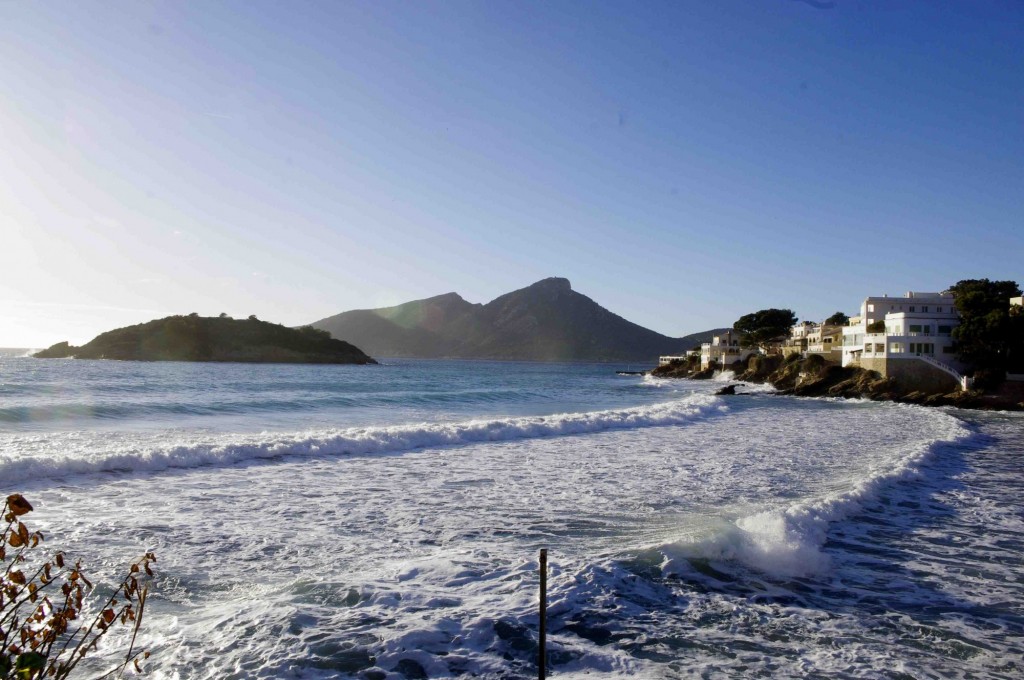 Foto: sobre la espuma del mar - San Telmo (Illes Balears), España