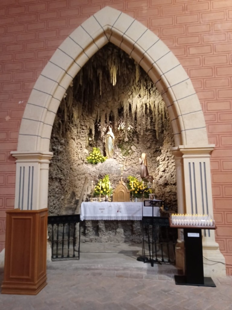 Foto: Capilla de la Virgen de Lourdes en san Pedro de los Francos - Calatayud (Aragón), España