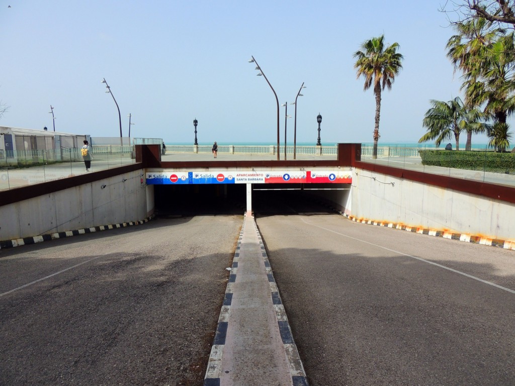 Foto: Aparcamientos Santa Bárbara - Cádiz (Andalucía), España