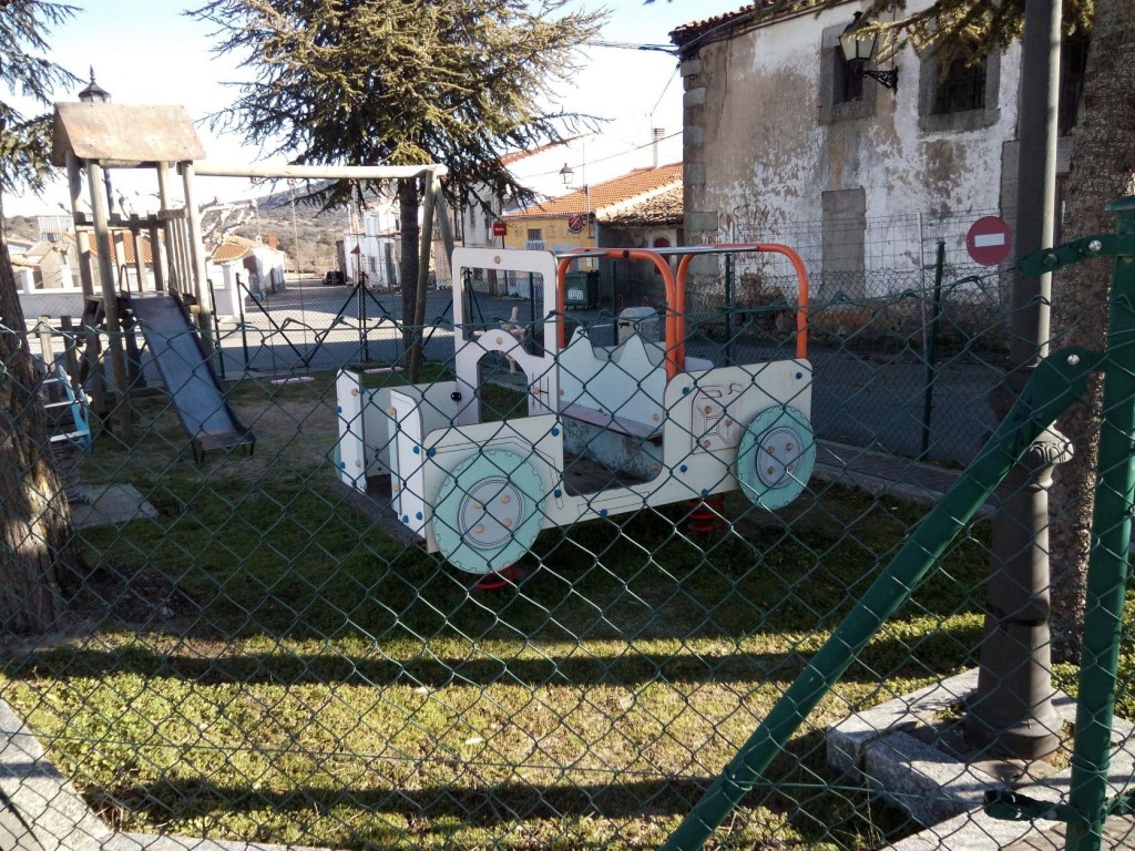 Foto: Parque infantil - Nava de Béjar (Castilla y León), España