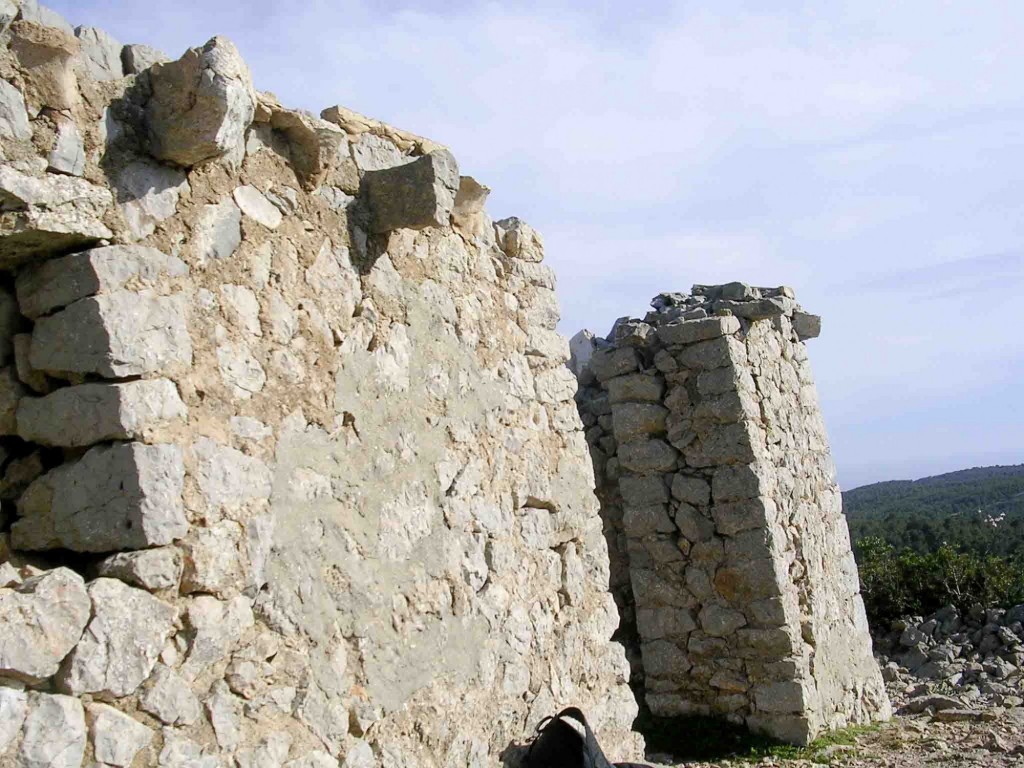 Foto: entrada en ruinas del mirador - Calviá (Illes Balears), España