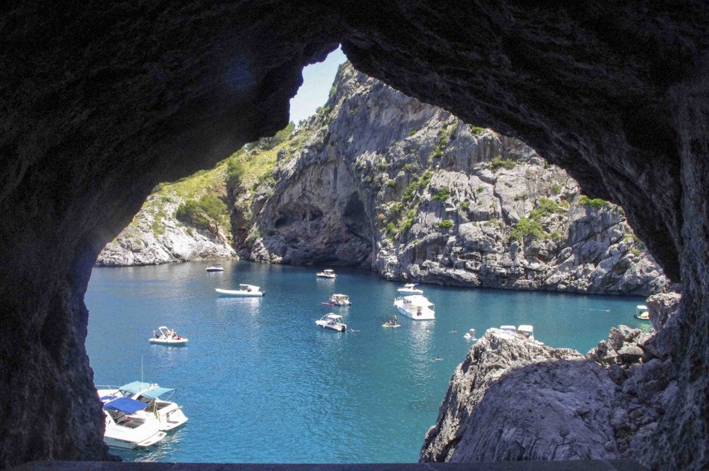 Foto: A través del túnel - Escorca (Illes Balears), España