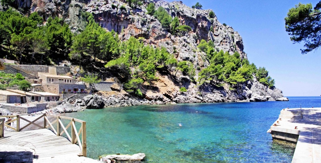 Foto: El puerto y la playa - Escorca (Illes Balears), España