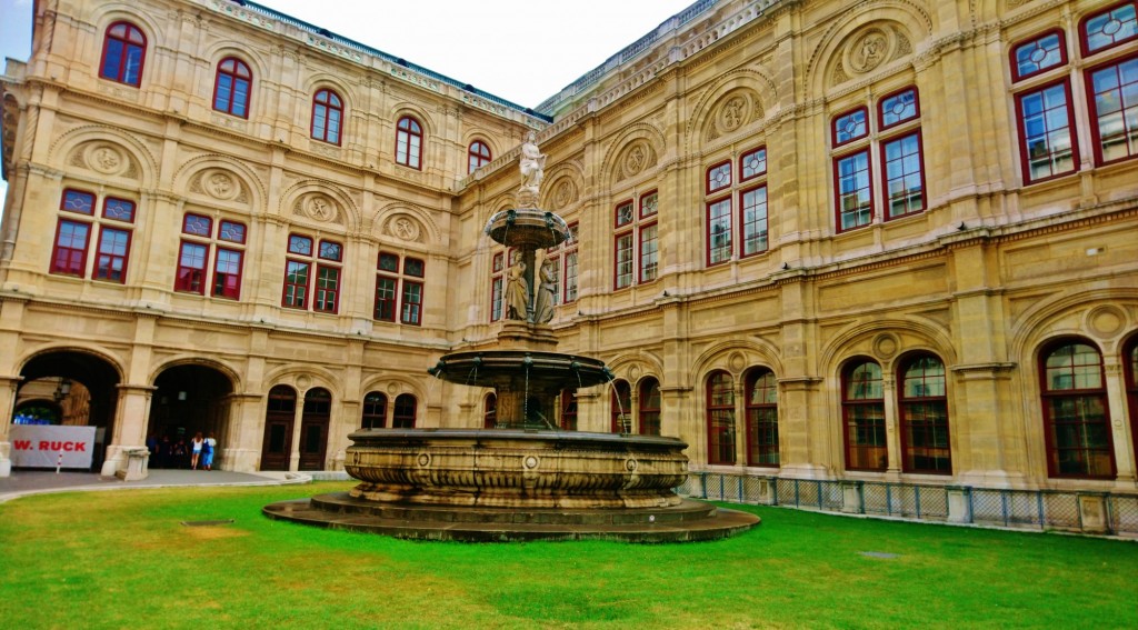 Foto: Opernbrunnen - Wien (Vienna), Austria