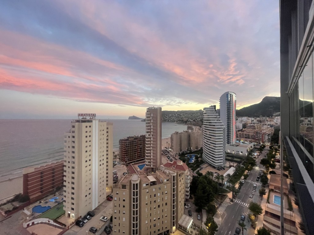 Foto: Vistas ciudad anocheciendo - Calpe (Alicante), España