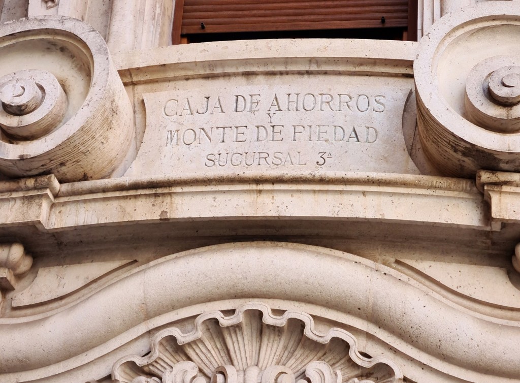 Foto: Fachada antigua Caja de Ahorros y Monte de Piedad - Valencia (Comunidad Valenciana), España